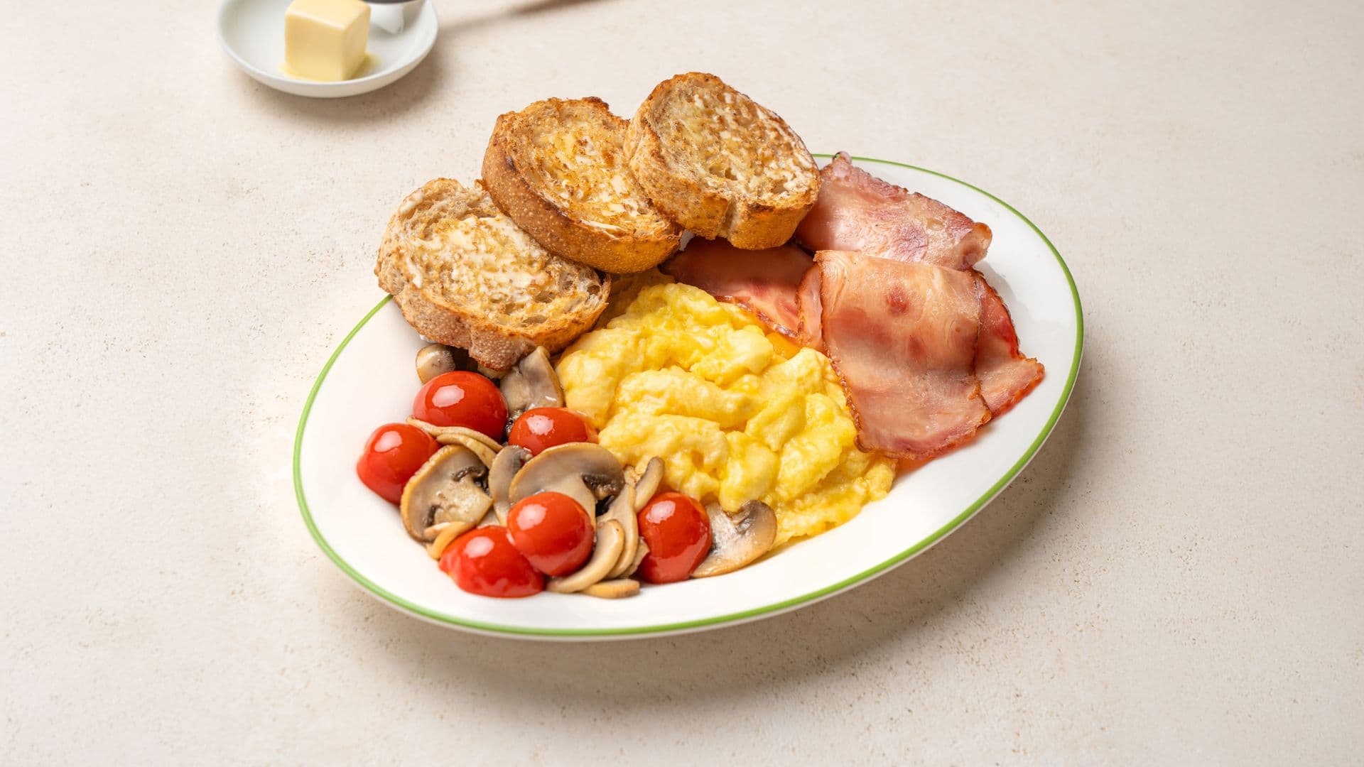 Scrambled Eggs, Turkey Bacon, Mushroom & Toast